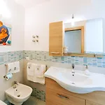 Domus דירה *